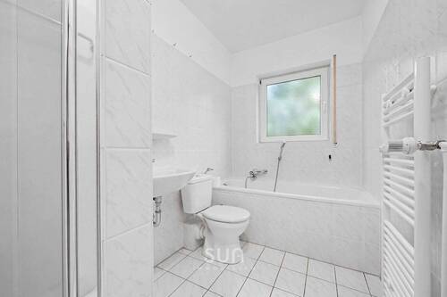 BADEZIMMER MIT TAGESLICHT - 