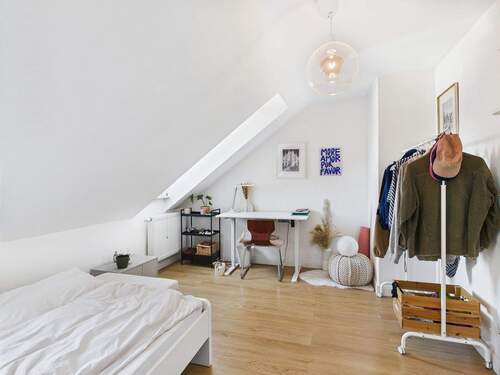Zimmer 1 - 6 Zimmer Etagenwohnung in Stuttgart