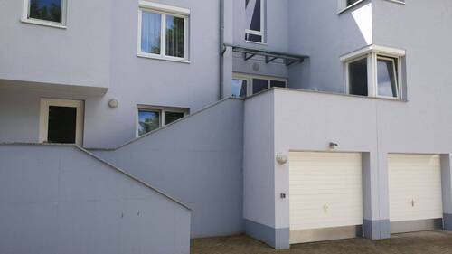Hofareal / Hauszugang - 3 Zimmer Etagenwohnung zum Kaufen in Kandern