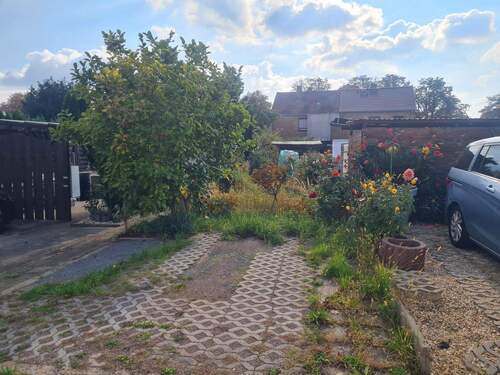 gartengrundstück mit Kfz-Stellplatz - 