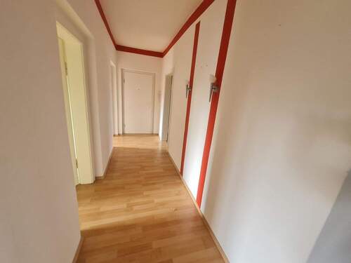 Flur - Etagenwohnung mit 83,00 m&sup2; in Bitterfeld-Wolfen zum Kaufen