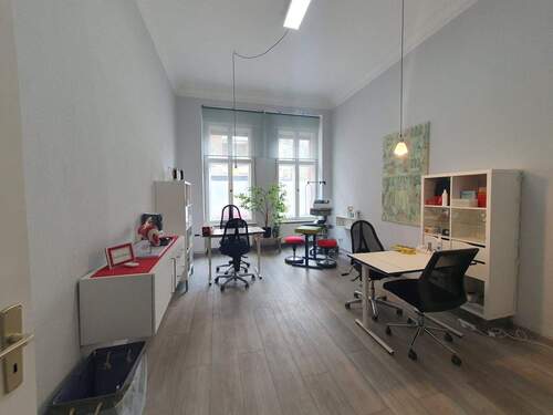 Zimmer 1 - hell + gepflegt + optimale Verkehrsanbindungen --- Praxis Büro Einzelhandel Atelier