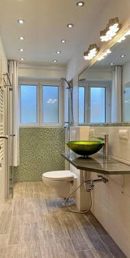 Bad 1, bodengleiche Dusche - 3 12 Zimmer Etagenwohnung in Murnau