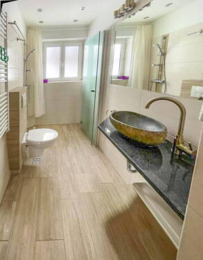 Bad 2, bodengleiche Dusche - 3 Zimmer Etagenwohnung zum Kaufen in Murnau