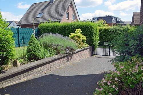 Einfahrt - 5 Zimmer Einfamilienhaus zum Kaufen in Nettetal