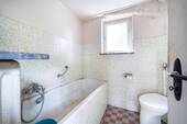 Badezimmer Eingangsbereich - 6 Zimmer Mehrfamilienhaus, Wohnhaus in Gütersloh
