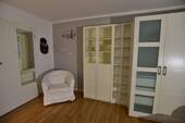 Kleiderschrank mit Vitrine.JPG - 