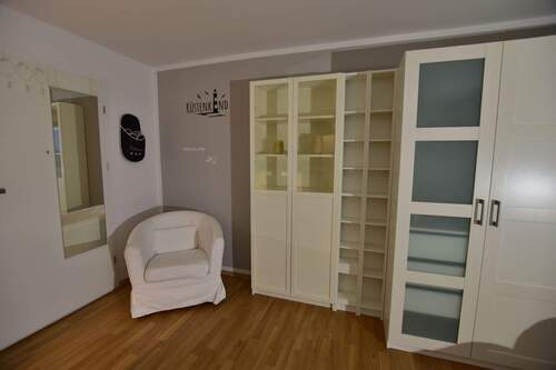 Kleiderschrank mit Vitrine.JPG - 