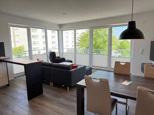 Moderner Wohnbereich mit Zugang zum Balkon - Etagenwohnung mit 81,00 m&sup2; in Cuxhaven zur Miete