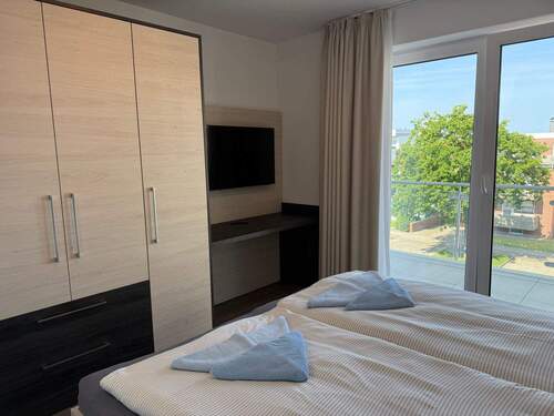 Schlafzimmer mit Zugang zum weiteren Balkon - 