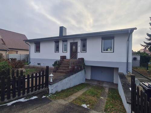 Straßenansicht - Einfamilienhaus mit Tiefgarage in ruhiger, bervorzugter Wohnlage von Muldenstein (reserviert)