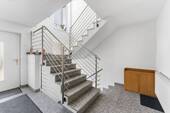 Treppenhaus - 1 Zimmer Mehrfamilienhaus, Wohnhaus zum Kaufen in Ulm