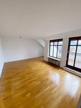 Zimmer 1 - 3 Zimmer Etagenwohnung zum Kaufen in München