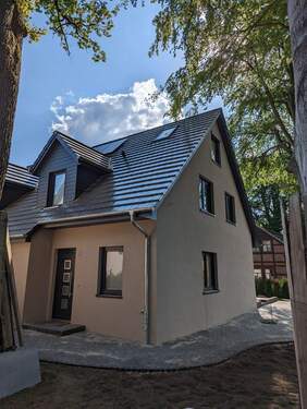 Aussenansicht Hauseingang aus der Bauphase 2023 - 5 Zimmer Doppelhaushälfte zur Miete in Dassendorf