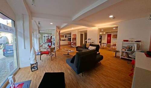 Eingangsbereich.jpg - 3 Zimmer Gewerbeobjekt (Büro, Produktion, Verkauf) zur Miete in Langenzenn