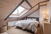SCHLAFZIMMER - Doppelhaushälfte mit 123,00 m&sup2; in Kelkheim (Taunus) zum Kaufen