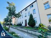 Hausansicht Straßenseite - Großzügig und ruhig! - 360,00&nbsp;EUR Kaltmiete, ca.&nbsp; 60,40&nbsp;m&sup2;&nbsp;Wohnfl&auml;che