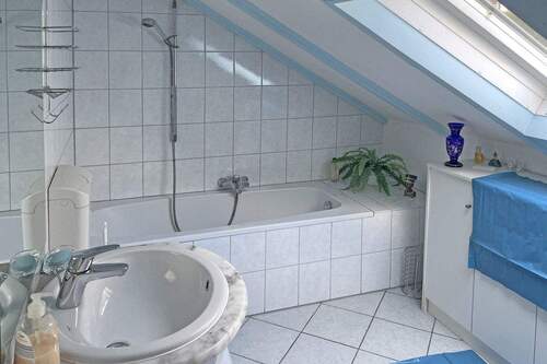 Badezimmer Dachgeschoss - 