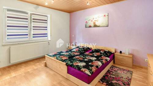 1. OG Schlafzimmer 2 - 