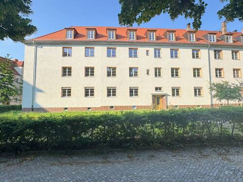Hausfront - Schickes Nest! + Dunkles Parkett + Fußbodenheizung + Balkon + Wanne & Dusche + LED-Licht