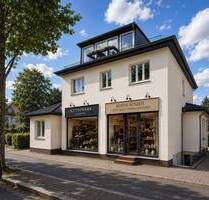 Freistehendes Zweifamilienhaus mit zwei Gewerbeeinheiten, Vollkeller und Garten in Kleinmachnow
