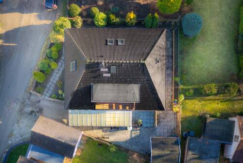 Frontale aus der Vogelperspektive - 