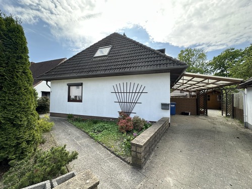 Einfahrt und Carport - 