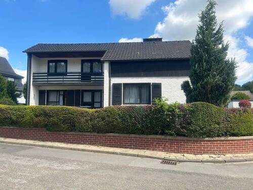 Seitenansicht - 7 Zimmer Mehrfamilienhaus, Wohnhaus in Alsdorf