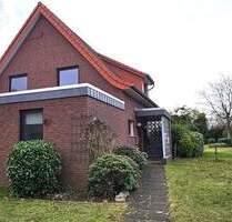 Helle Obergeschosswohnung im 2-Familienhaus mit großem Balkon in ruhiger Lage! - Delmenhorst Hasport/Annenheide