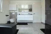 Badezimmer 1. OG - 