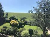Traumhafter Blick ins Grüne - Helle Dachwohnung mit Gartenanteil in ruhiger Lage von Mimberg