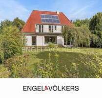 Lichtdurchflutetes Familienhaus mit 1.803 m² Grundstück in begehrter Wohnlage - Großhansdorf