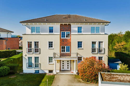 Eingangsansicht - Ihr Mieter genießt die Dachterrasse!