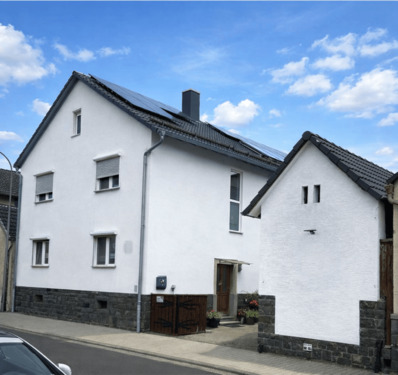 a98cfcb6 7e0f 49f (KI Staging) - Modernes Wohnen in Brensbach: Elegantes Haus mit 6 Schlafzimmern und gehobener Ausstattung