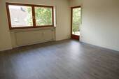 lichtdurchflutetes Wohnzimmer - 