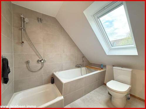 Badezimmer im Dachgeschoss - 