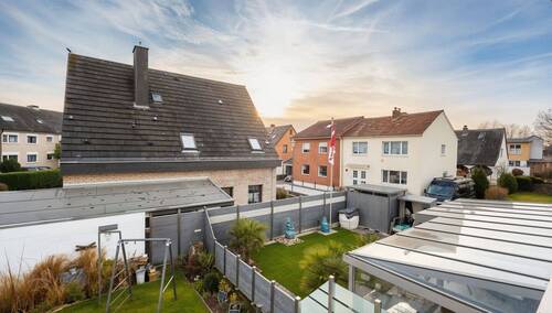 Aussicht - Solider Familientraum in Köln-Rath: Gepflegte DHH auf 157m2, mit 5 Zimmern, Garage und Garten! (Variante)