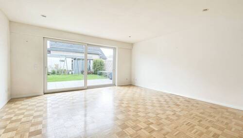 Wohnzimmer - 5 Zimmer Einfamilienhaus zum Kaufen in Köln