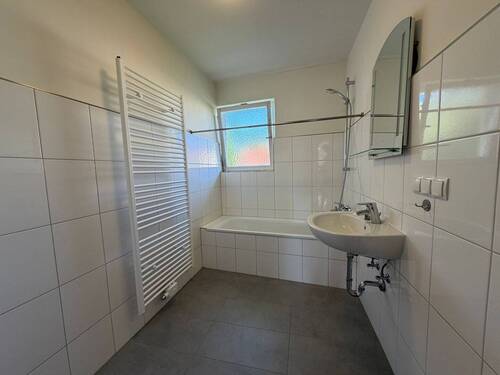 Badezimmer - 2 Zimmer Etagenwohnung zur Miete in Kaiserslautern