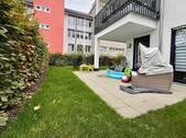 Terrasse mit eigenen Gartenanteil - 