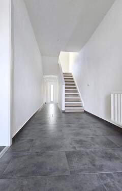 Flur EG - Reihenmittelhaus mit 150,00 m&sup2; in Aken zur Miete