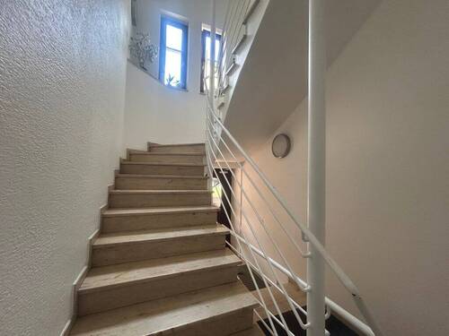 Treppenhaus - 2 Zimmer Etagenwohnung zum Kaufen in Eschweiler