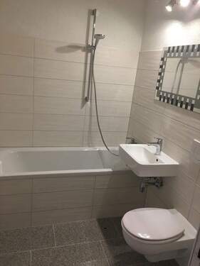 Bad mit el. Fußbodenheizung - 