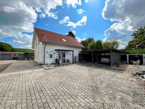 Hofansicht - Einfamilienhaus in Evessen