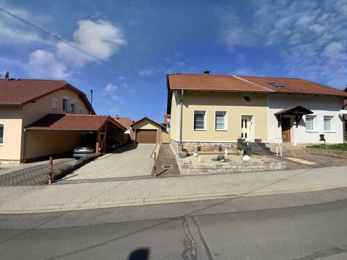 Straßenansicht - 6 Zimmer Doppelhaushälfte zum Kaufen in Sondershausen