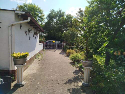 Vorgarten - 9 Zimmer Doppelhaushälfte zum Kaufen in Stockstadt am Main