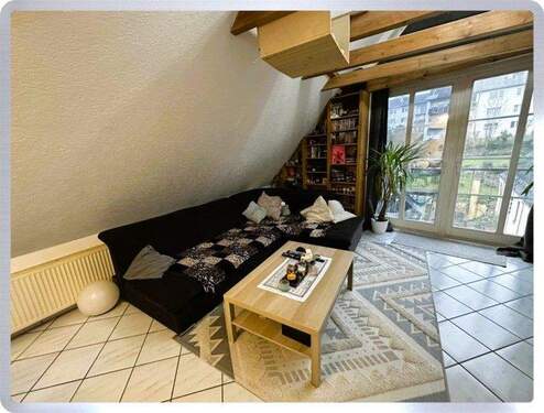 Wohnzimmer Links - Etagenwohnung mit 113,70 m&sup2; in Geisenheim zum Kaufen