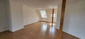 Wohnzimmer - ***Großzügige 3-Raum-Dachgeschosswohnung mit Dachterrasse und Einbauküche in Leipzig***