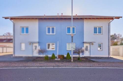 Straßenansicht - 7 Zimmer Doppelhaushälfte zum Kaufen in Weilerbach