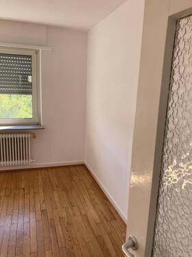 Zimmer - 3 Zimmer Etagenwohnung in Saarbrücken